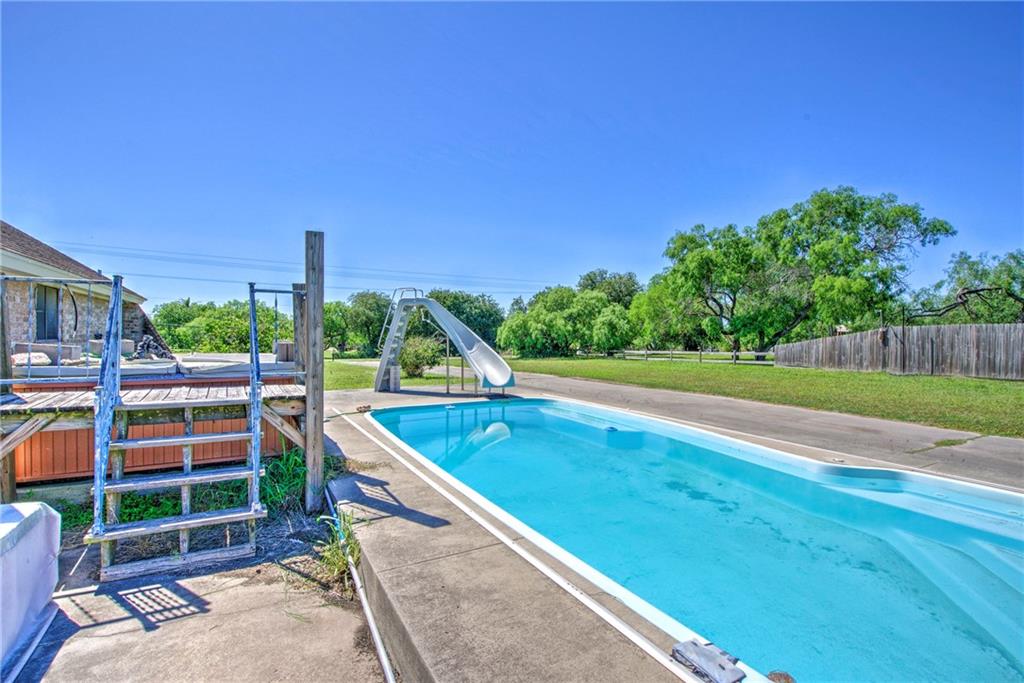 Robstown, Texas, 78380, United States, 5 Bedrooms Bedrooms, ,4 BathroomsBathrooms,Residential,For Sale,1856855
