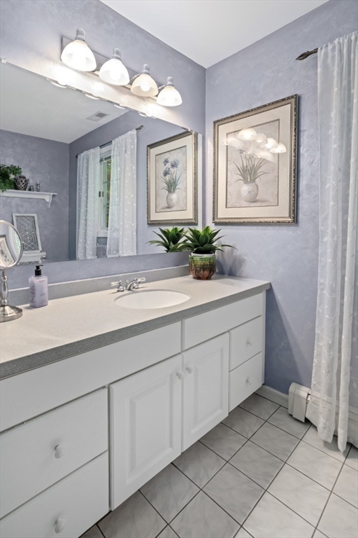 Middleton, Massachusetts, 01949, United States, 4 Bedrooms Bedrooms, ,3 BathroomsBathrooms,Residential,For Sale,1904457