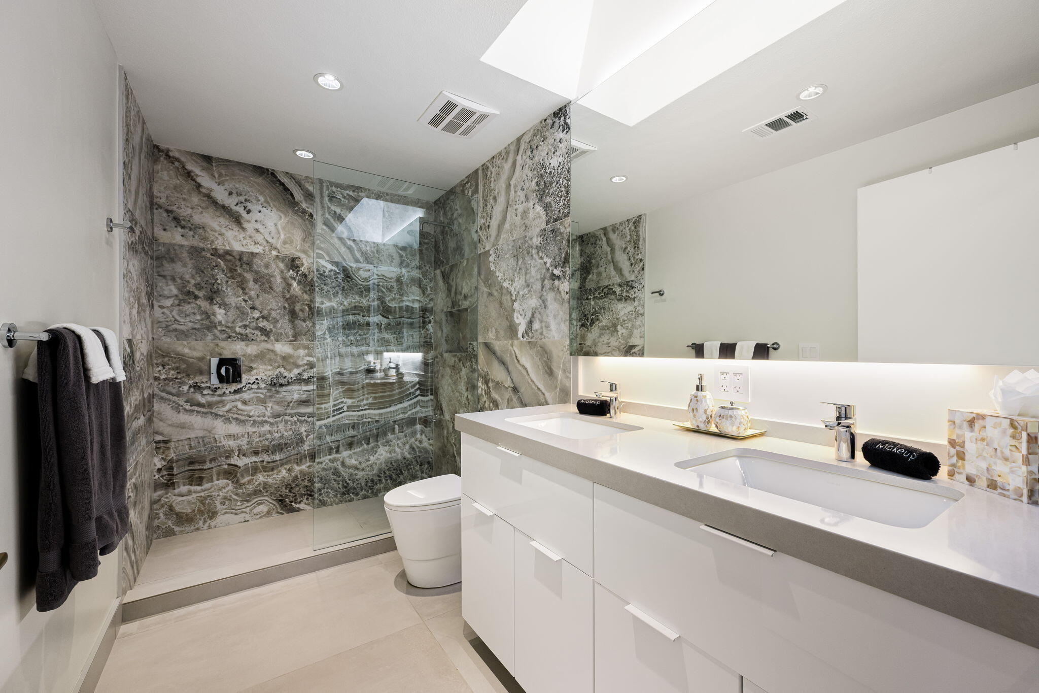 Palm Desert, California, 92211, United States, 2 Bedrooms Bedrooms, ,2 BathroomsBathrooms,Residential,For Sale,2003447