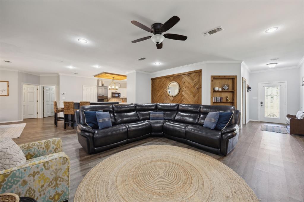 Quinlan, Texas, 75474, United States, 5 Bedrooms Bedrooms, ,3 BathroomsBathrooms,Residential,For Sale,1828402
