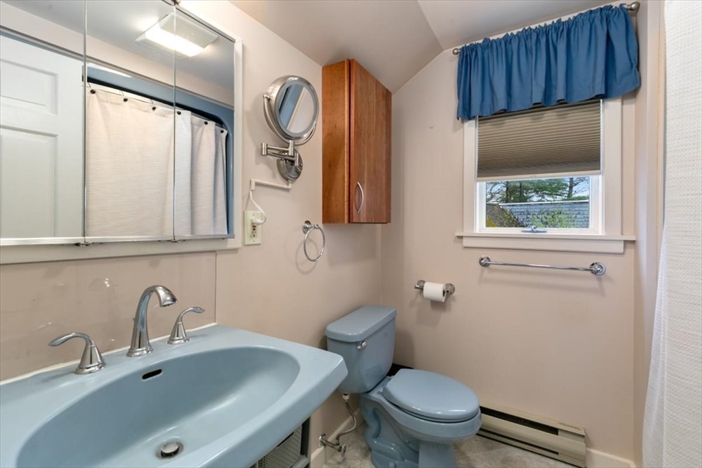 Kingston, New Hampshire, 03848, United States, 2 Bedrooms Bedrooms, ,2 BathroomsBathrooms,Residential,For Sale,1879269