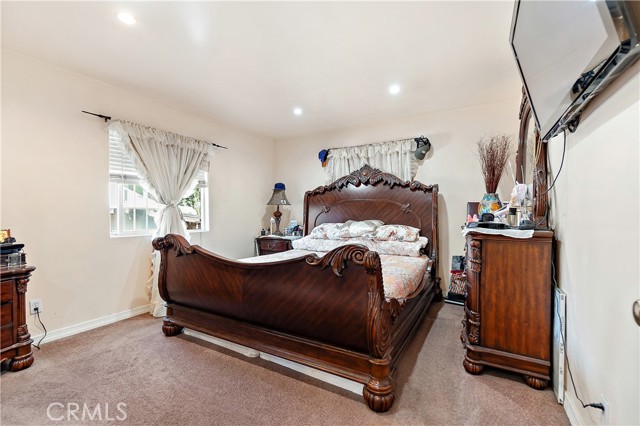 Los Angeles, California, 90022, United States, 5 Bedrooms Bedrooms, ,Residential,For Sale,1979575