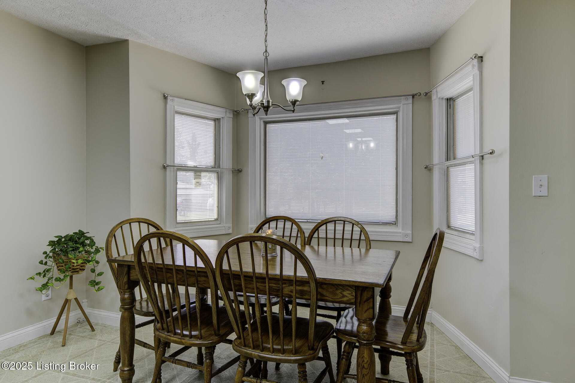 Bloomfield, Kentucky, 40008, United States, 3 Bedrooms Bedrooms, ,3 BathroomsBathrooms,Residential,For Sale,2000551