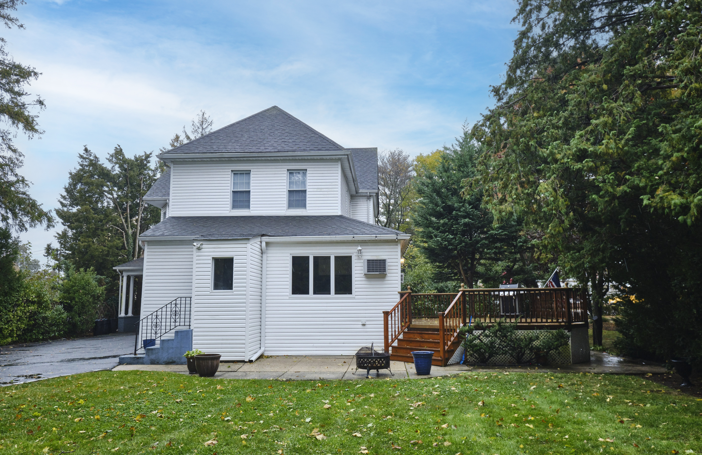 Floral Park, New York, 11001, United States, 3 Bedrooms Bedrooms, ,1 BathroomBathrooms,Residential,For Sale,1988885