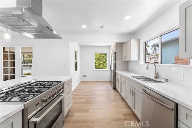 Los Angeles, California, 90043, United States, 3 Bedrooms Bedrooms, ,2 BathroomsBathrooms,Residential,For Sale,1909410