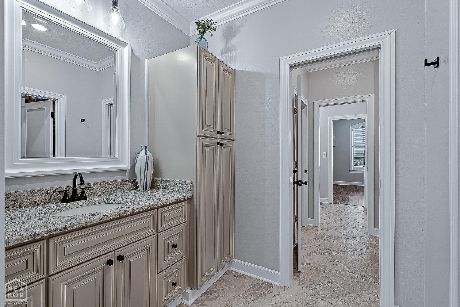 Jonesboro, Arkansas, 72404, United States, ,4 BathroomsBathrooms,Residential,For Sale,1981913