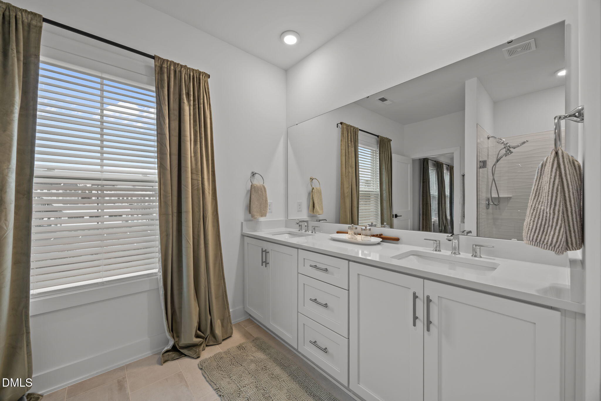 Knightdale, North Carolina, 27545, United States, 4 Bedrooms Bedrooms, ,4 BathroomsBathrooms,Residential,For Sale,1989366