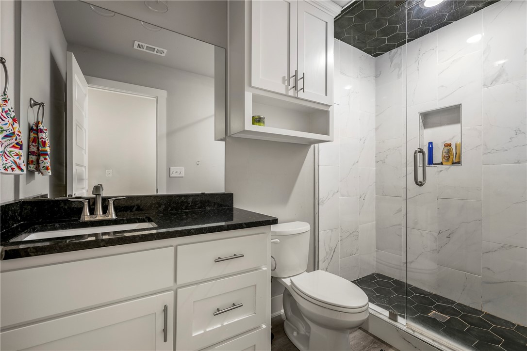 Fayetteville, Arkansas, 72704, United States, 3 Bedrooms Bedrooms, ,3 BathroomsBathrooms,Residential,For Sale,1901346