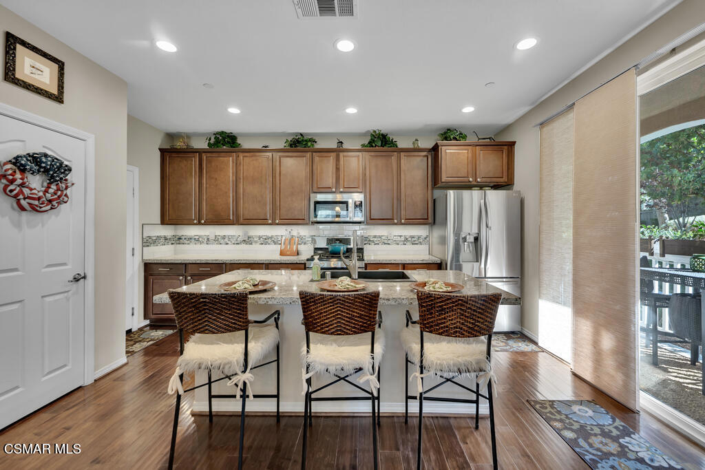 Valencia, California, 91354, United States, 4 Bedrooms Bedrooms, ,3 BathroomsBathrooms,Residential,For Sale,1914107