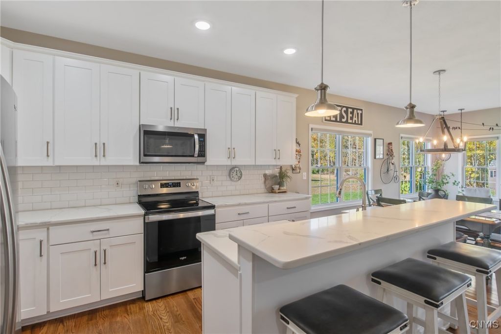 Liverpool, New York, 13090, United States, 3 Bedrooms Bedrooms, ,2 BathroomsBathrooms,Residential,For Sale,1972941