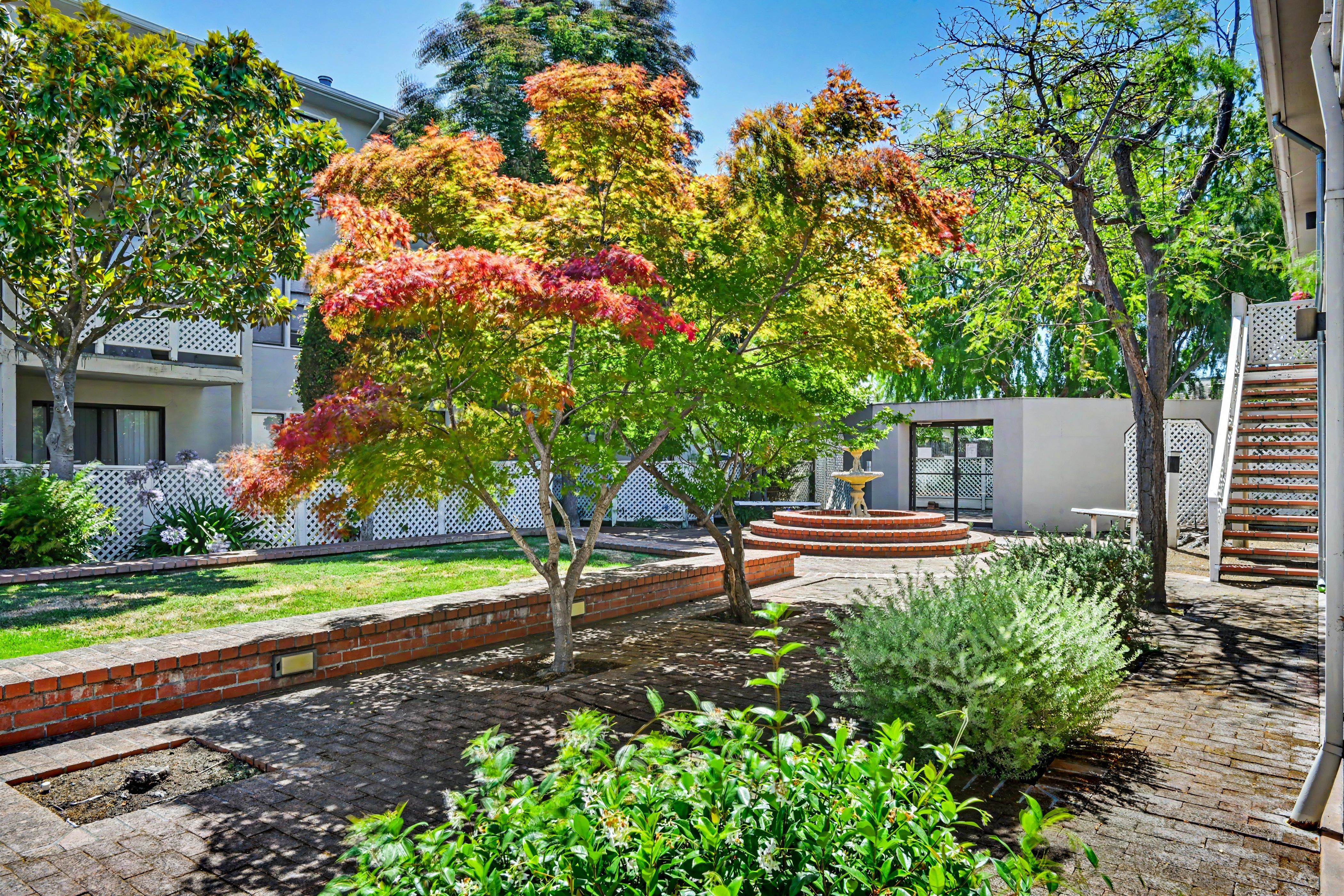 Ground-Level Garden Condo - 物件實景