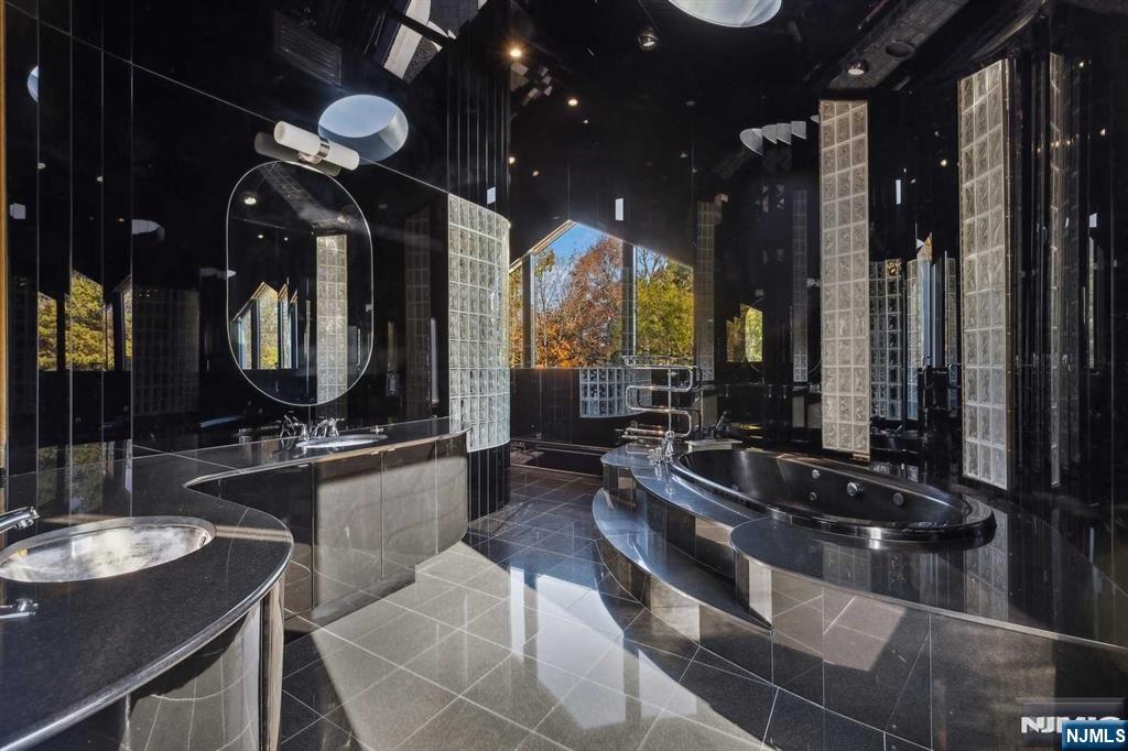 Alpine, New Jersey, 07620, United States, 6 Bedrooms Bedrooms, ,9 BathroomsBathrooms,Residential,For Sale,2000775