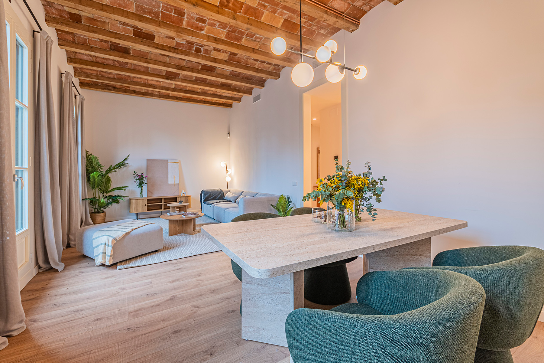  Renovated corner apartment with lots of natural light - 物件實景