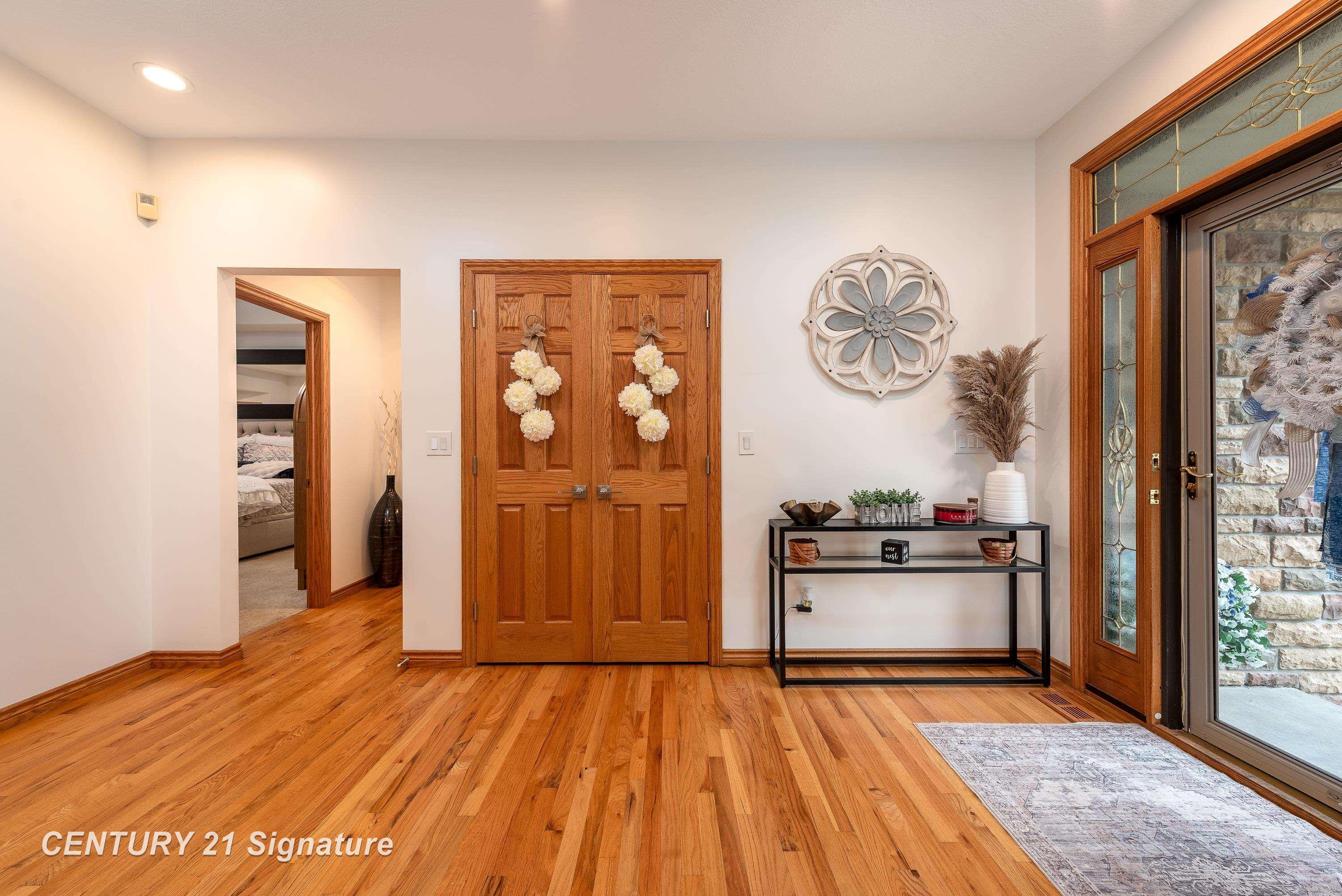 Midland, Michigan, 48642, United States, 4 Bedrooms Bedrooms, ,4 BathroomsBathrooms,Residential,For Sale,1981161