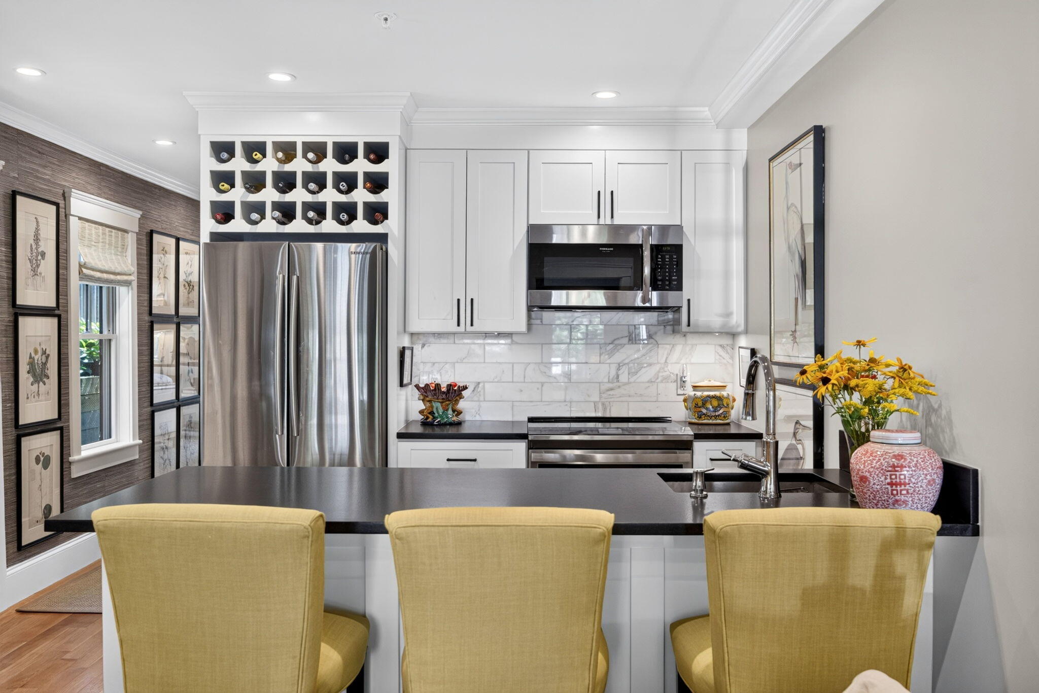  Designer Finishes, Private Yard & Deeded Parking - 物件實景