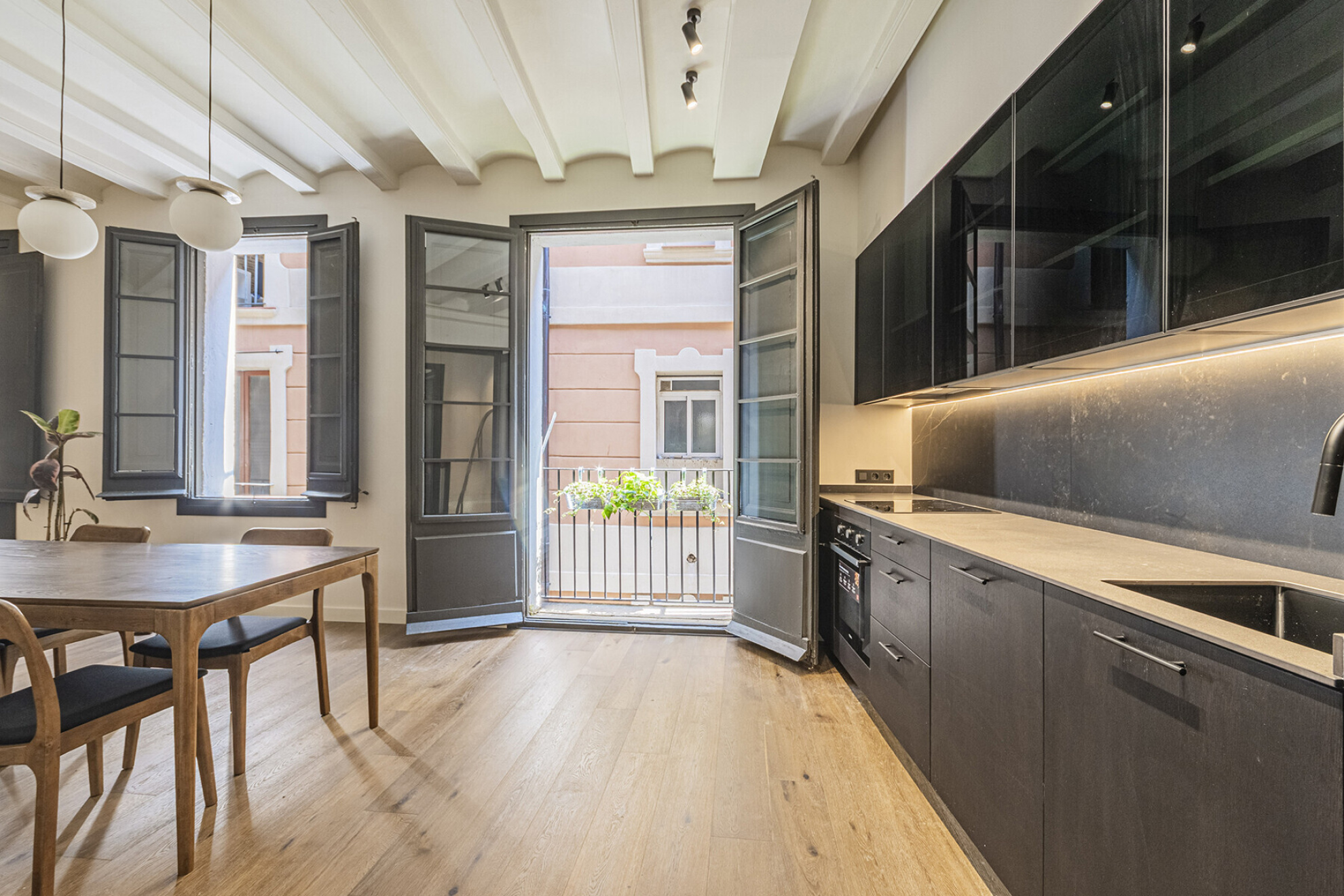  Elegant, renovated home near Santa Maria del Mar - 物件實景