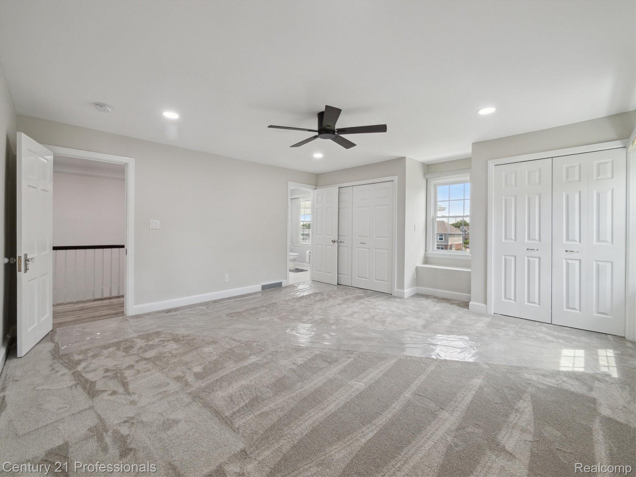 FarmingtonHills, Michigan, 48167, United States, 4 Bedrooms Bedrooms, ,4 BathroomsBathrooms,Residential,For Sale,1895323