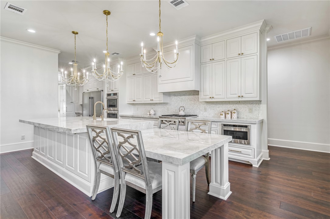 Bryan, Texas, 77802, United States, 4 Bedrooms Bedrooms, ,4 BathroomsBathrooms,Residential,For Sale,1974638