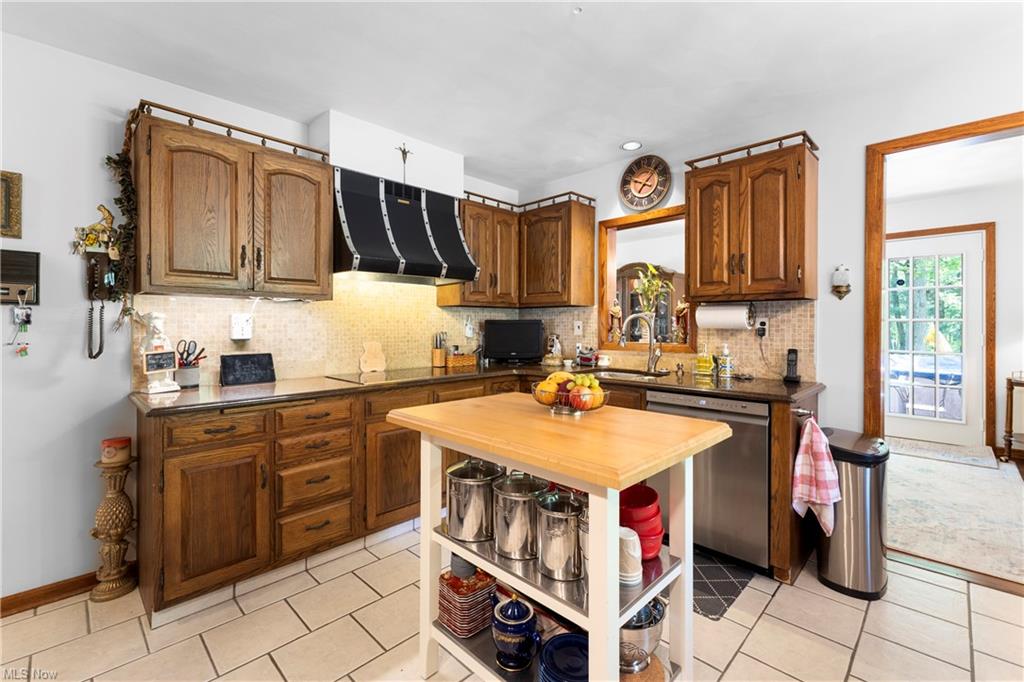 Chester, West Virginia, 26034, United States, 4 Bedrooms Bedrooms, ,3 BathroomsBathrooms,Residential,For Sale,1974553