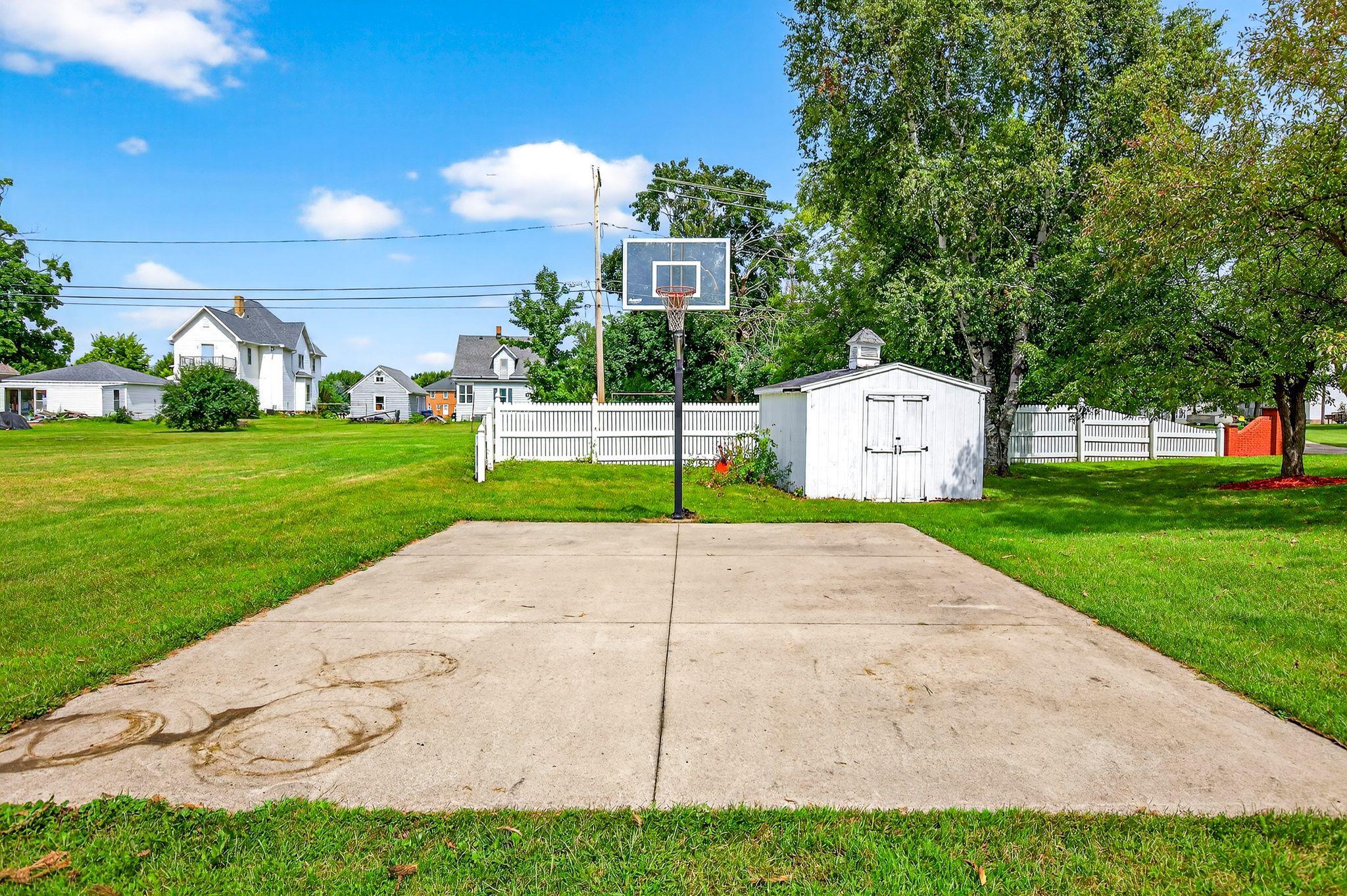 Hortonville, Wisconsin, 54944-9435, United States, 5 Bedrooms Bedrooms, ,4 BathroomsBathrooms,Residential,For Sale,1977478