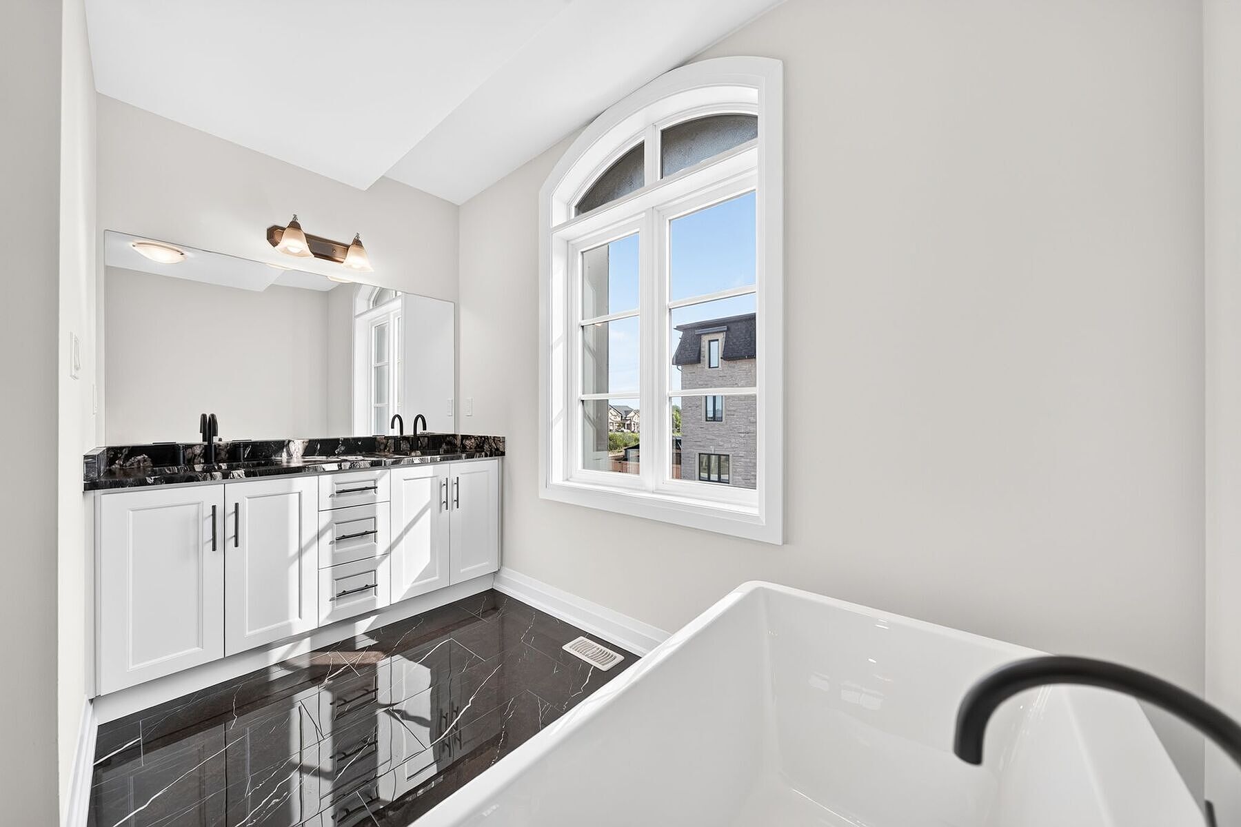  Brand New Luxurious Townhome - 物件實景