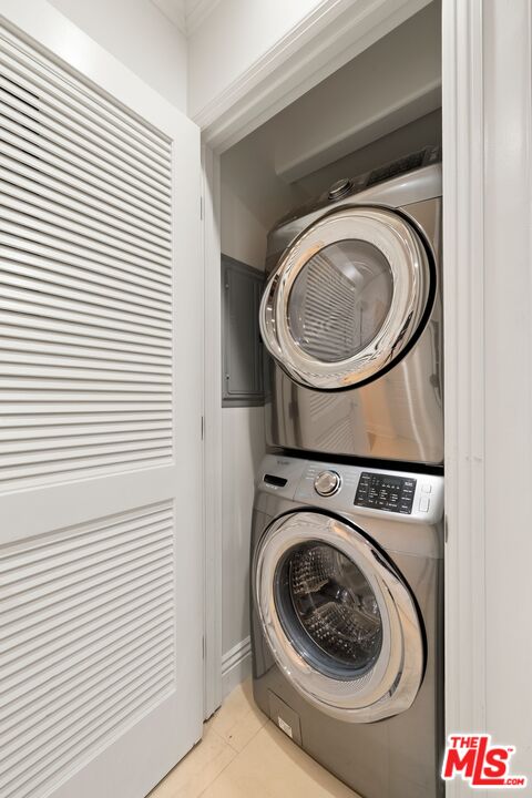 Los Angeles, California, 90049, United States, 2 Bedrooms Bedrooms, ,2 BathroomsBathrooms,Residential,For Sale,2002212