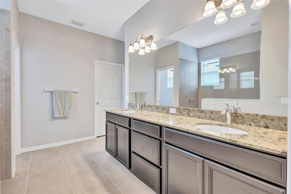 Bradenton, Florida, 34212, United States, 2 Bedrooms Bedrooms, ,2 BathroomsBathrooms,Residential,For Sale,1891618