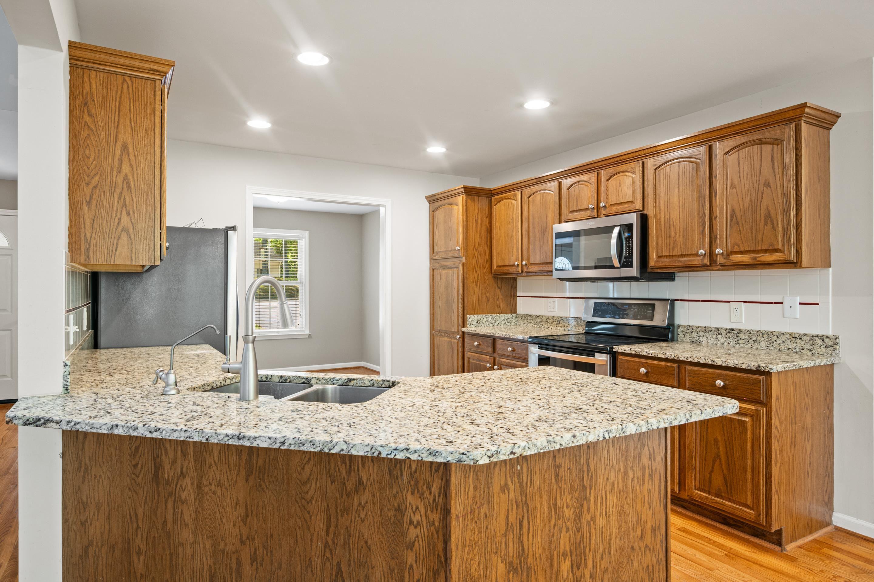 Blacksburg, Virginia, 24060, United States, 3 Bedrooms Bedrooms, ,4 BathroomsBathrooms,Residential,For Sale,1961376