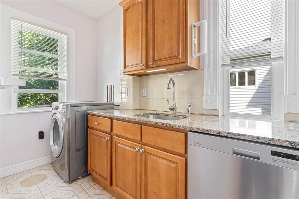 Somerville, Massachusetts, 02143, United States, 2 Bedrooms Bedrooms, ,1 BathroomBathrooms,Residential,For Sale,1940482