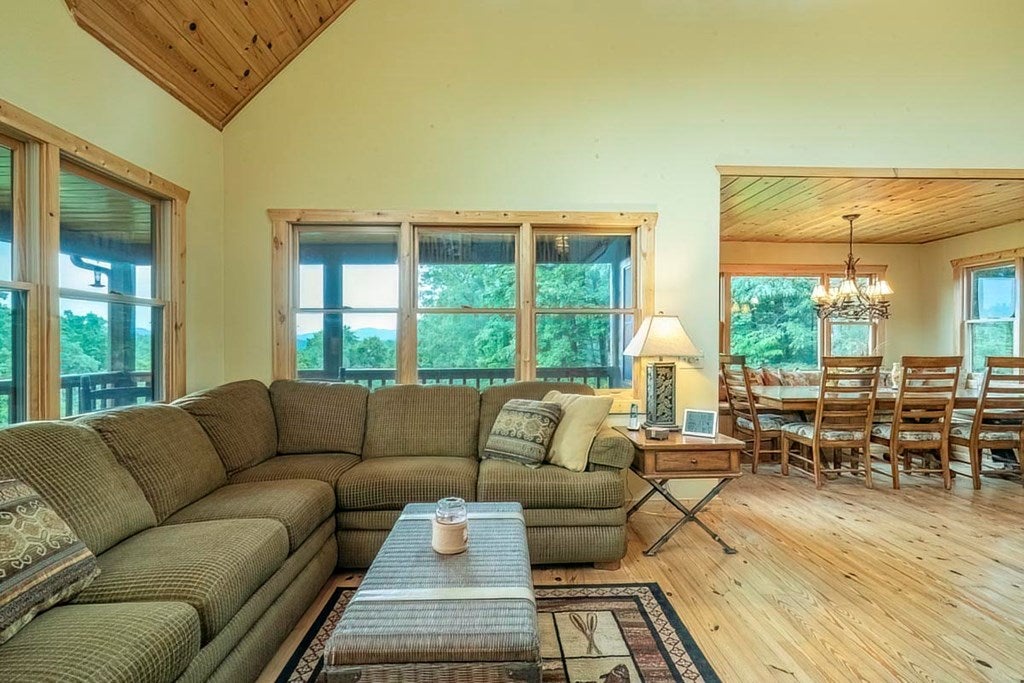 Morganton, Georgia, 30560, United States, 3 Bedrooms Bedrooms, ,4 BathroomsBathrooms,Residential,For Sale,1826410