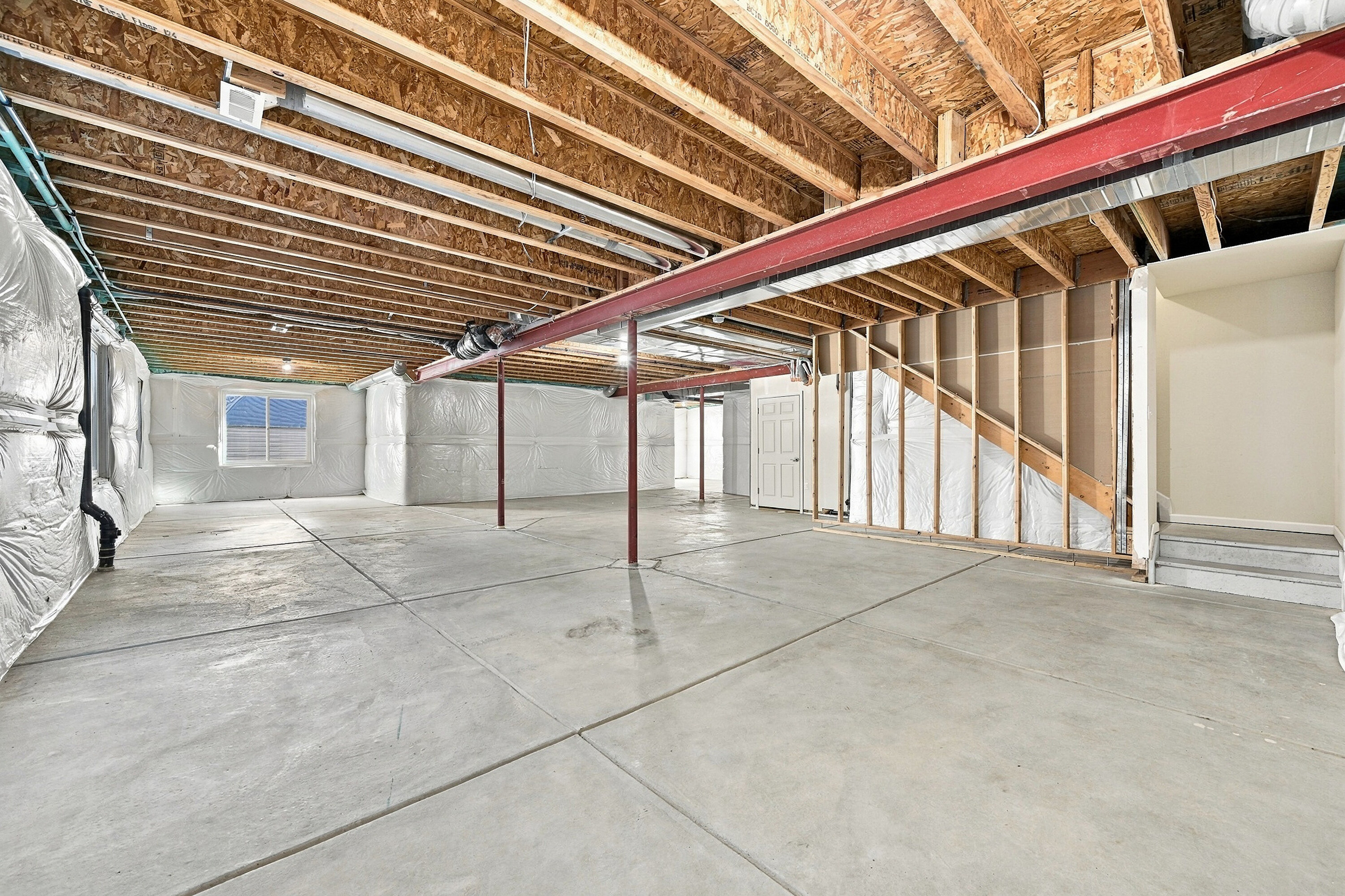  Soaring ceilings, expansive living spaces, abundant natural light - 物件實景