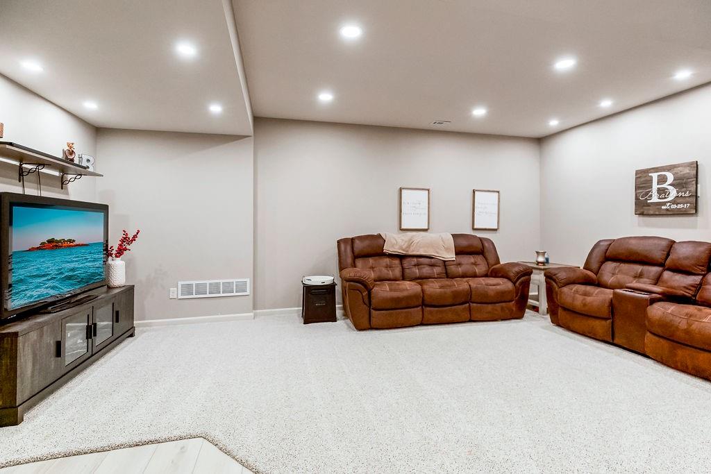 21207 W 45th Place, Shawnee, Kansas, 66218, United States, 5 Bedrooms Bedrooms, ,5 BathroomsBathrooms,Residential,For Sale,21207 W 45th Place,1626058