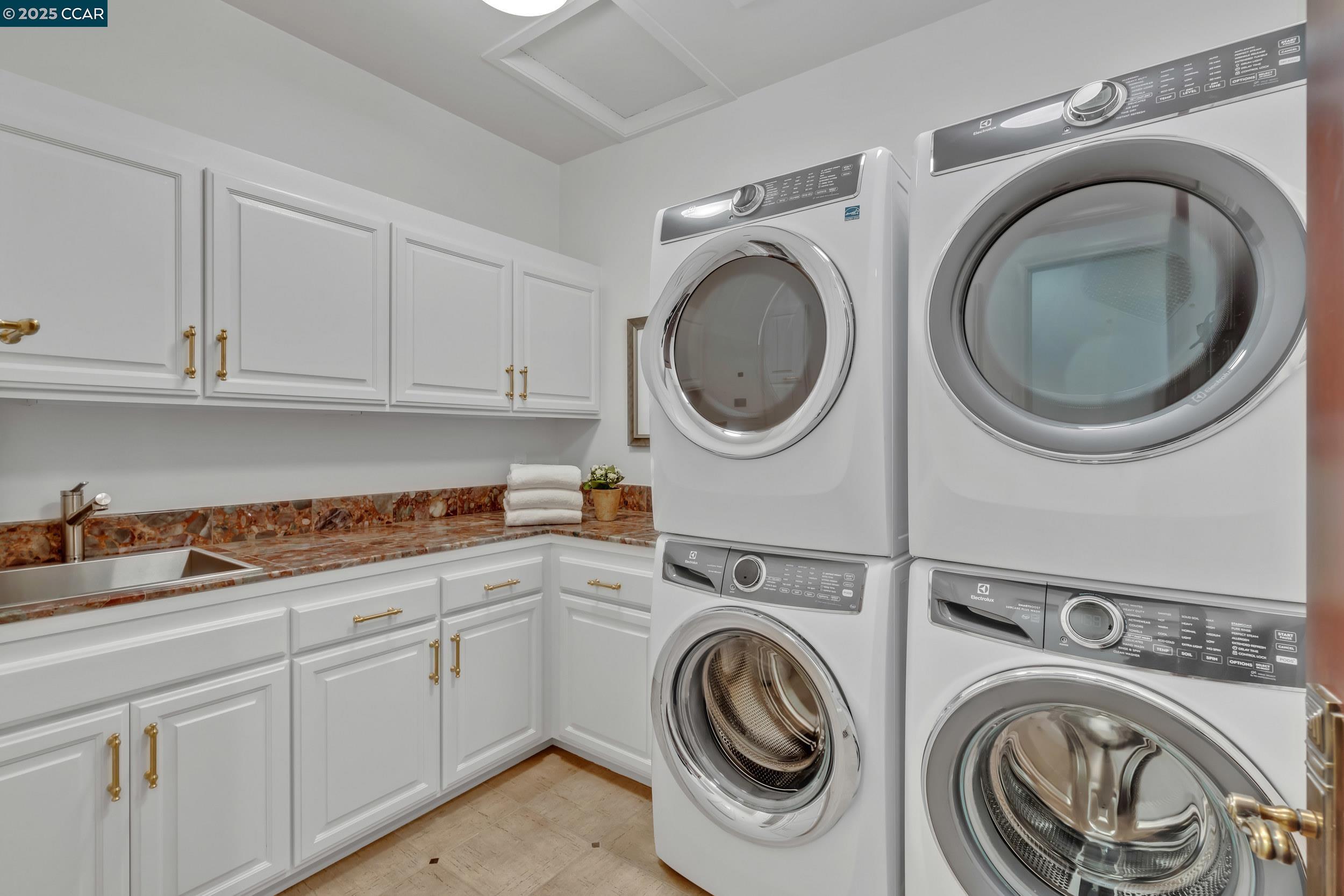 Danville, California, 94506, United States, 5 Bedrooms Bedrooms, ,6 BathroomsBathrooms,Residential,For Sale,1948518