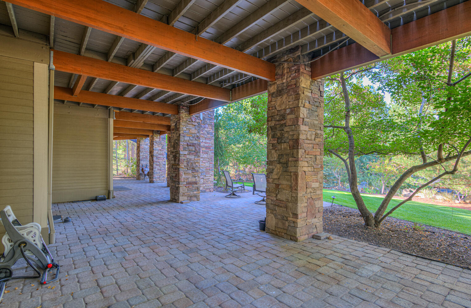 Bend, Oregon, 97703, United States, 4 Bedrooms Bedrooms, ,5 BathroomsBathrooms,Residential,For Sale,1979123