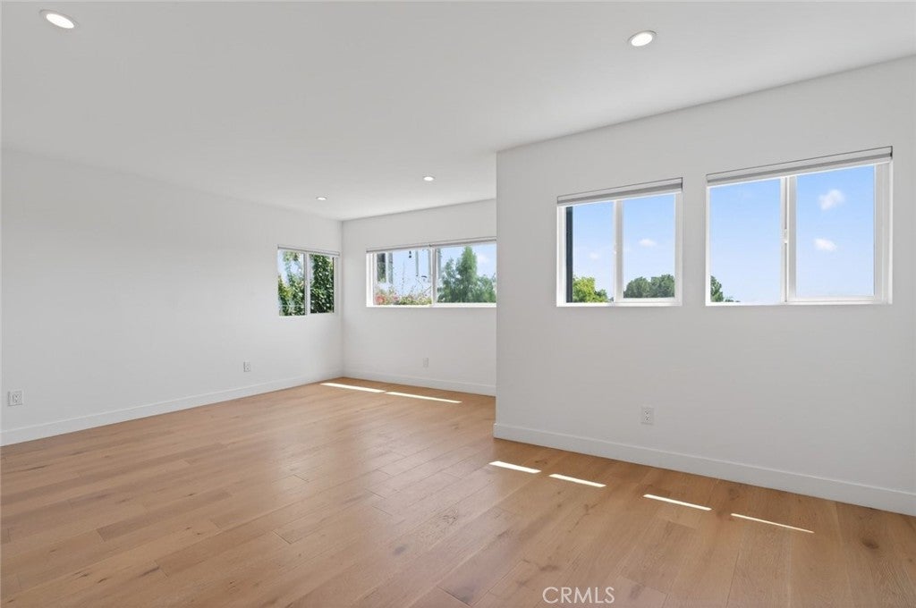 Los Angeles, California, 90026, United States, 3 Bedrooms Bedrooms, ,3 BathroomsBathrooms,Residential,For Sale,2040184