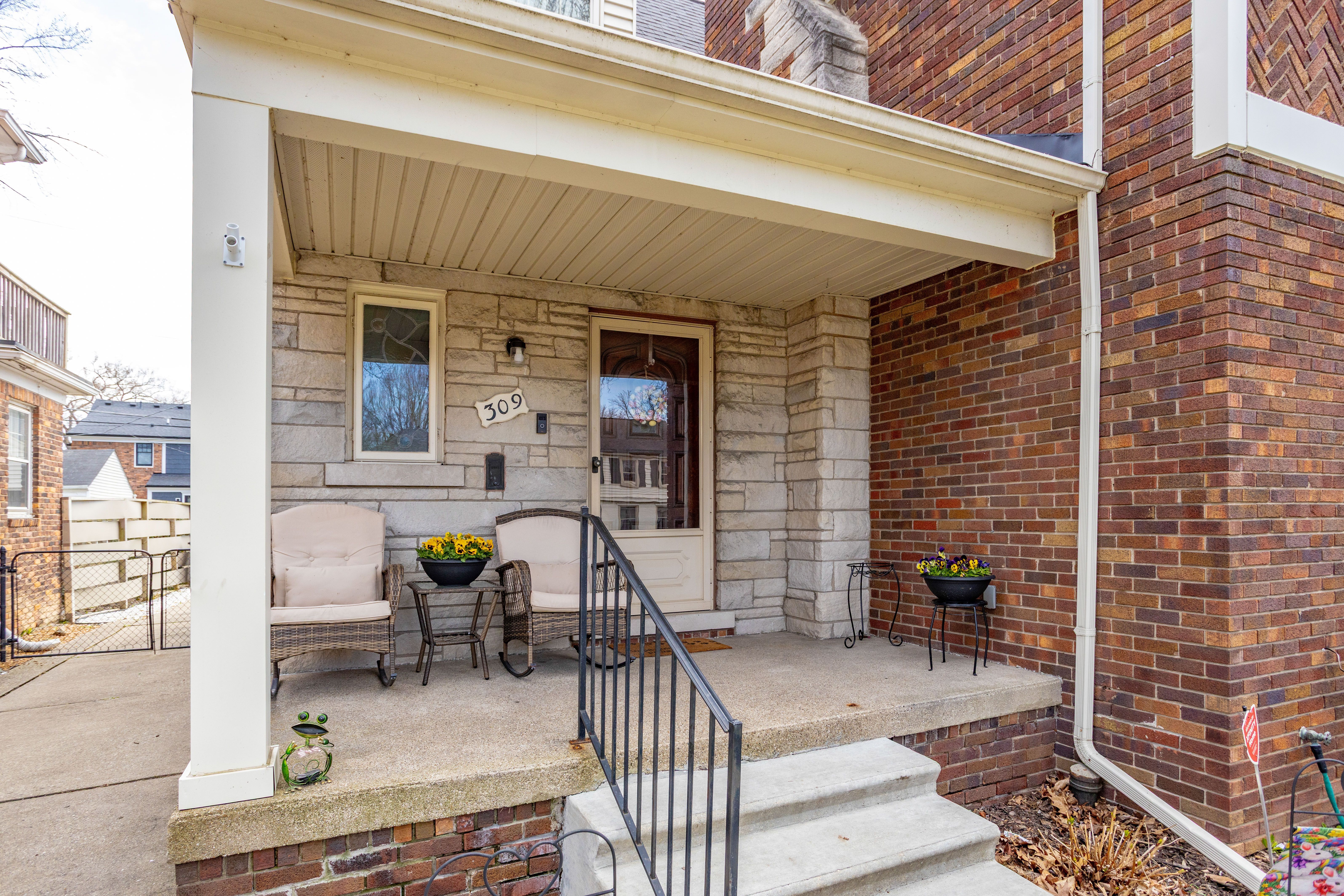 GrossePointeFarms, Michigan, 48236, United States, 3 Bedrooms Bedrooms, ,3 BathroomsBathrooms,Residential,For Sale,1806255