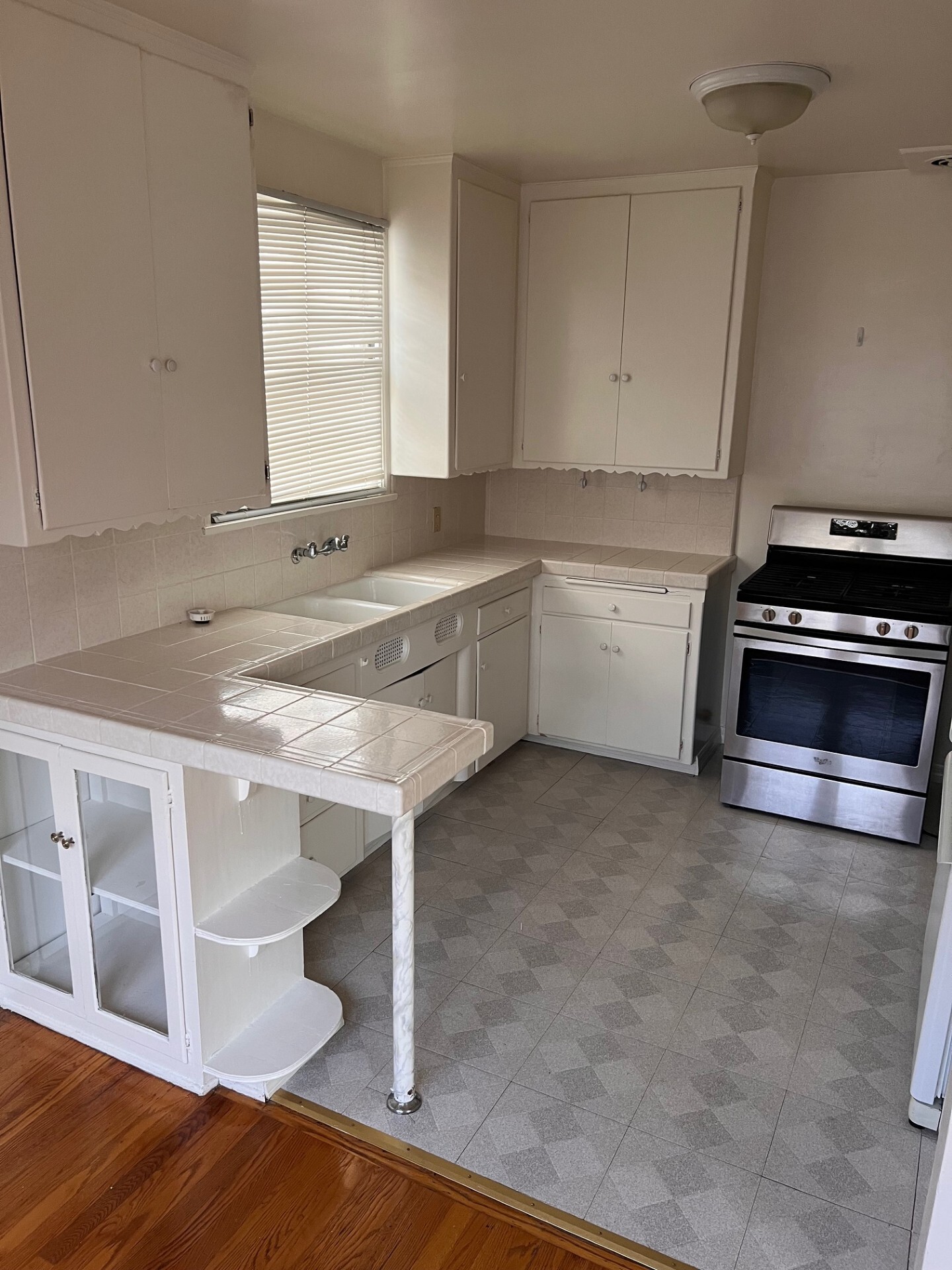  10612 Wilkins Ave - 物件實景