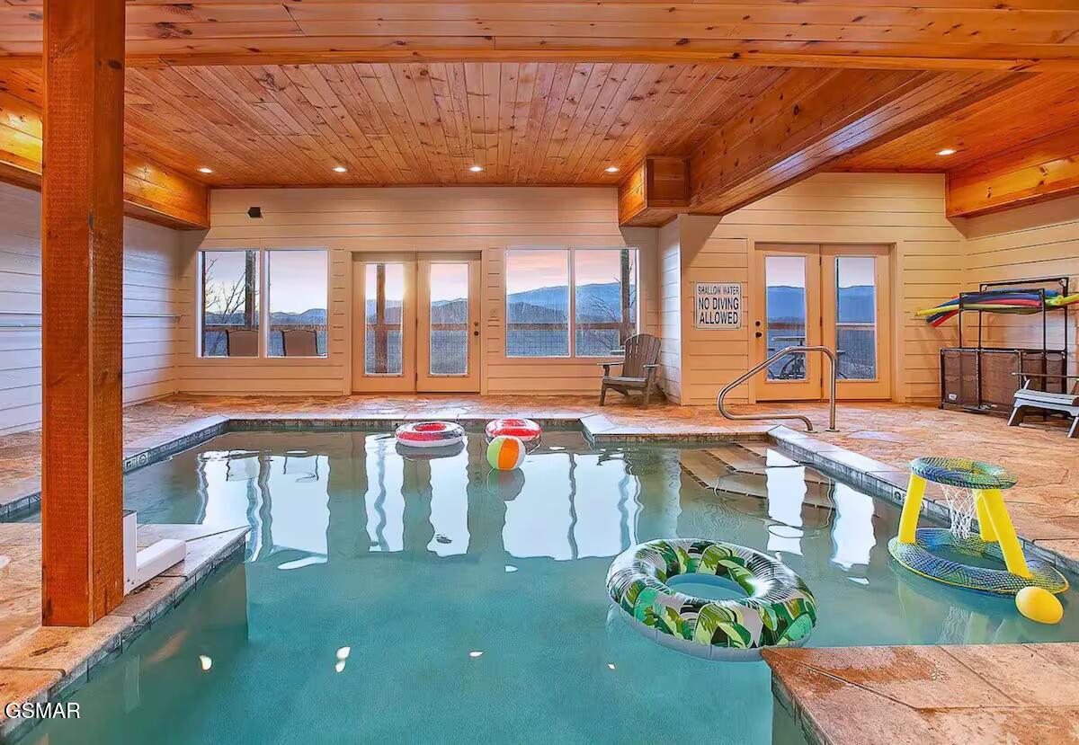 Sevierville, Tennessee, 37876, United States, 3 Bedrooms Bedrooms, ,5 BathroomsBathrooms,Residential,For Sale,1976900