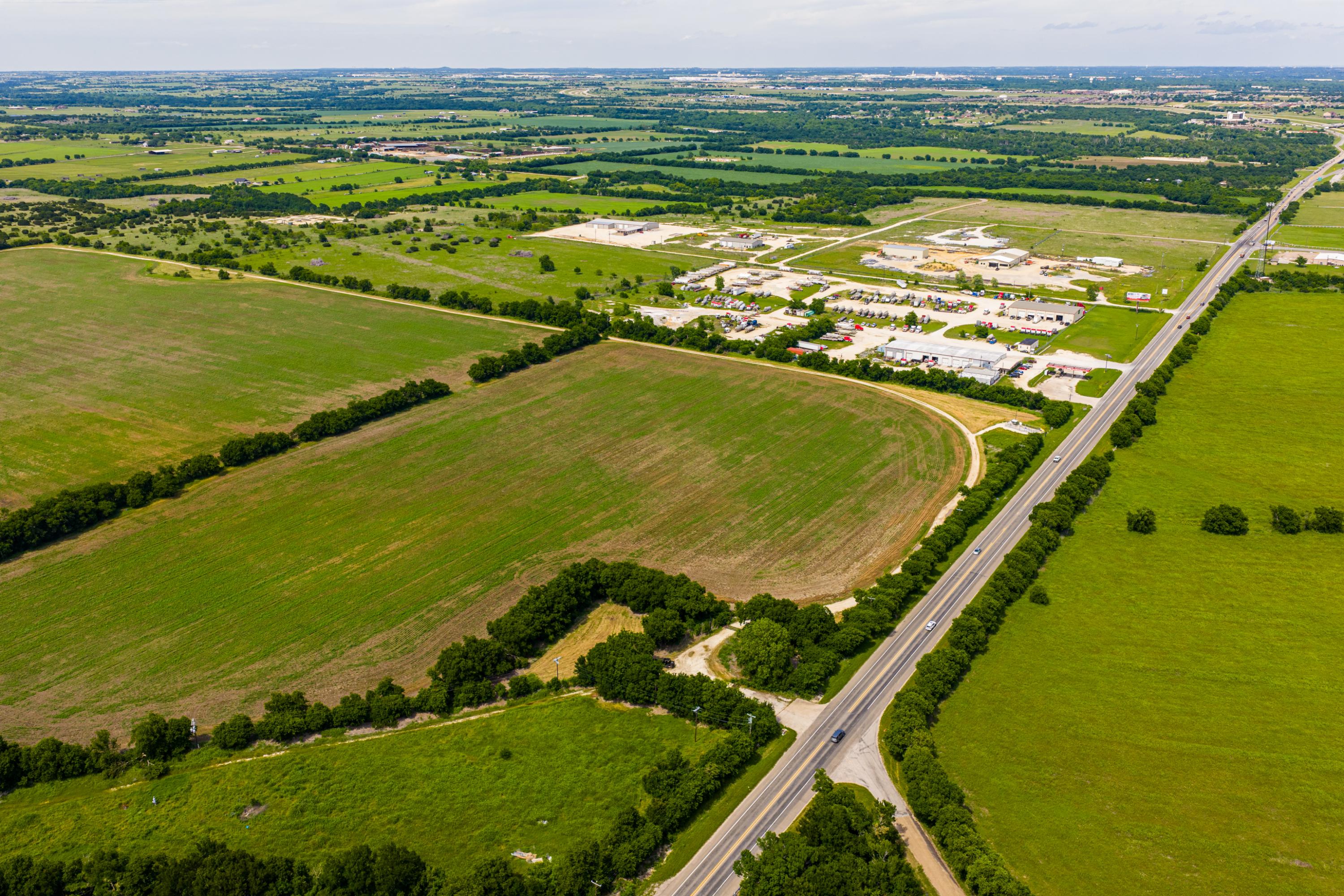  667 Acre Development Property With Two Miles Of Highway Frontage - 物件實景