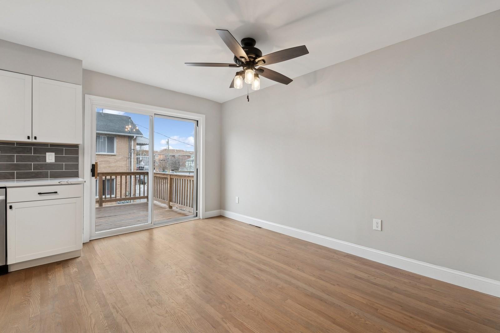 Bronx, New York, 10465, United States, 3 Bedrooms Bedrooms, ,2 BathroomsBathrooms,Residential,For Sale,1794216