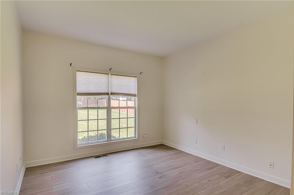 High Point, North Carolina, 27265, United States, 4 Bedrooms Bedrooms, ,3 BathroomsBathrooms,Residential,For Sale,1948916