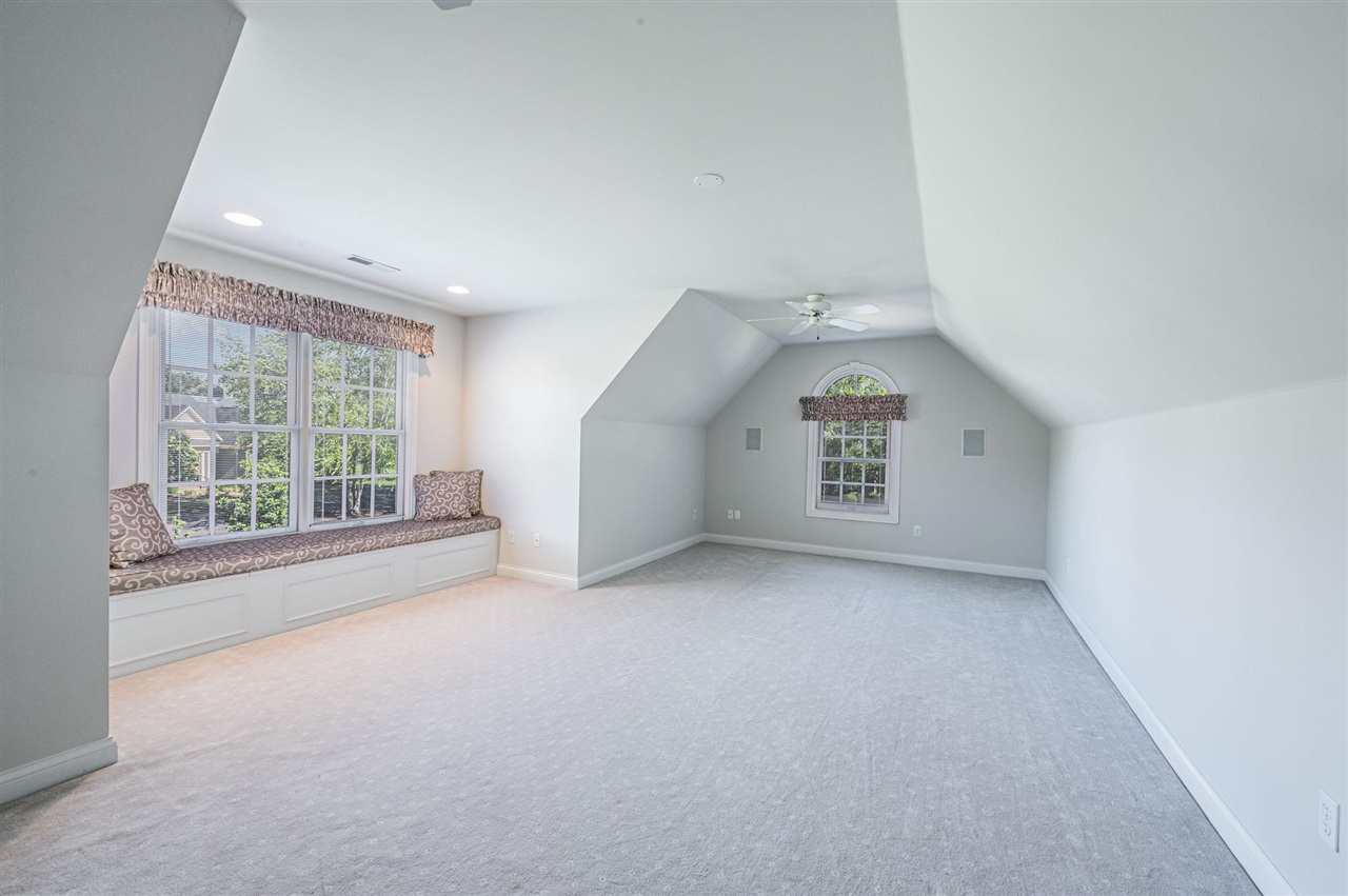 Bowling Green, Kentucky, 42103, United States, 4 Bedrooms Bedrooms, ,4 BathroomsBathrooms,Residential,For Sale,1868382