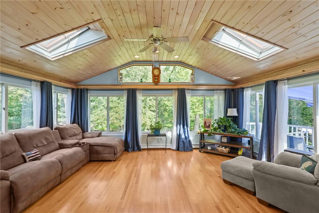 North Kingstown, Rhode Island, 02852, United States, 3 Bedrooms Bedrooms, ,4 BathroomsBathrooms,Residential,For Sale,1973997