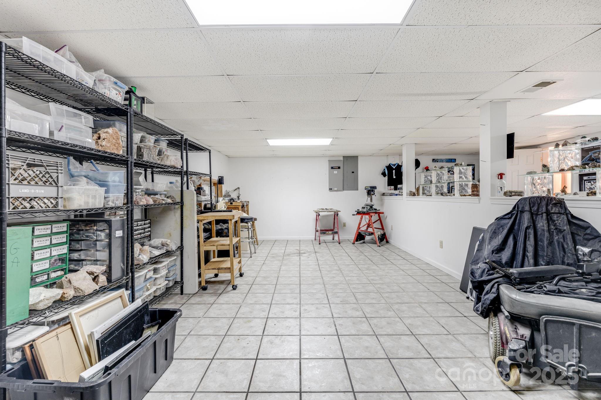 Spruce Pine, North Carolina, 28777, United States, 3 Bedrooms Bedrooms, ,3 BathroomsBathrooms,Residential,For Sale,1991683