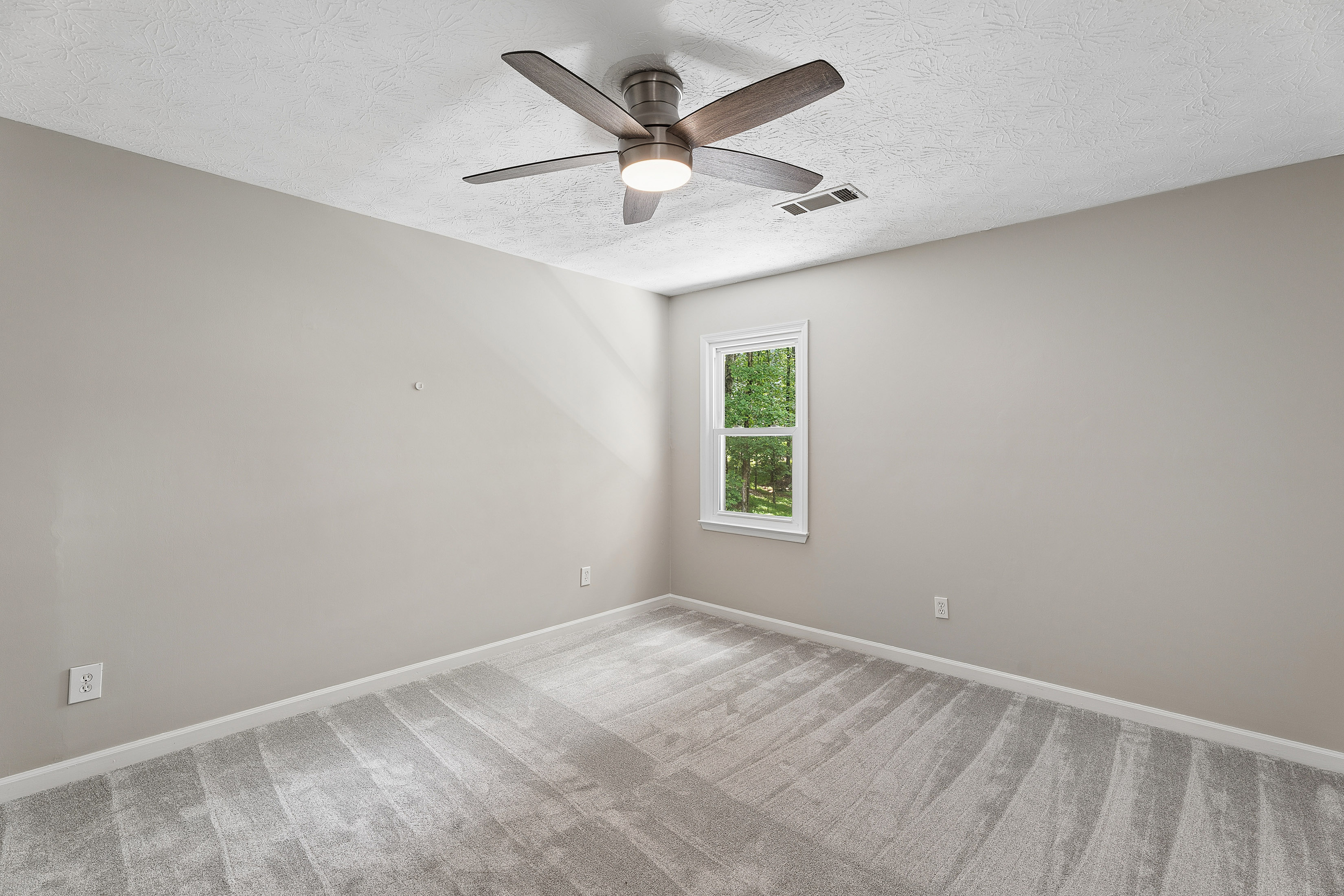  Beautifully Updated Two-story Traditional Home Nestled on a Quiet Cul-de-sac - 物件實景
