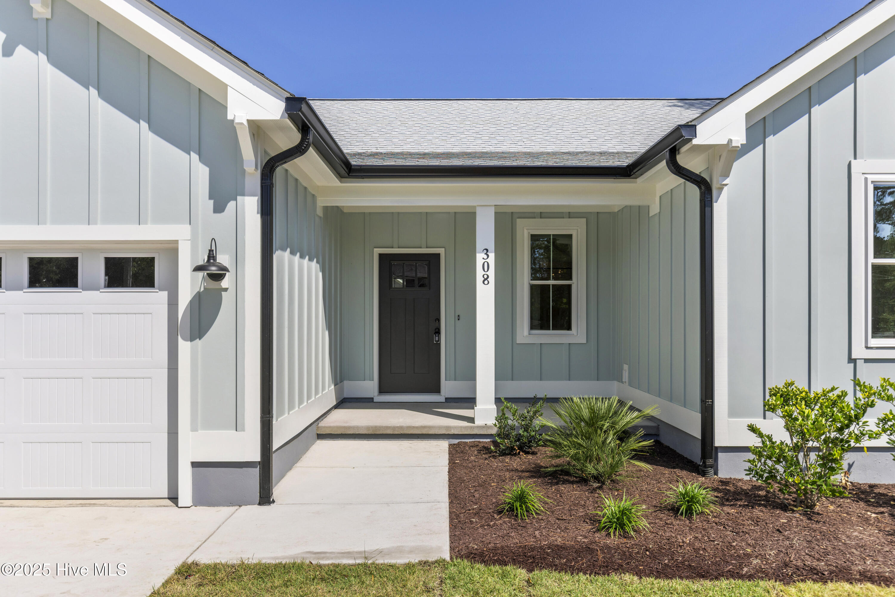 Carolina Beach, North Carolina, 28428, United States, 3 Bedrooms Bedrooms, ,2 BathroomsBathrooms,Residential,For Sale,1992087