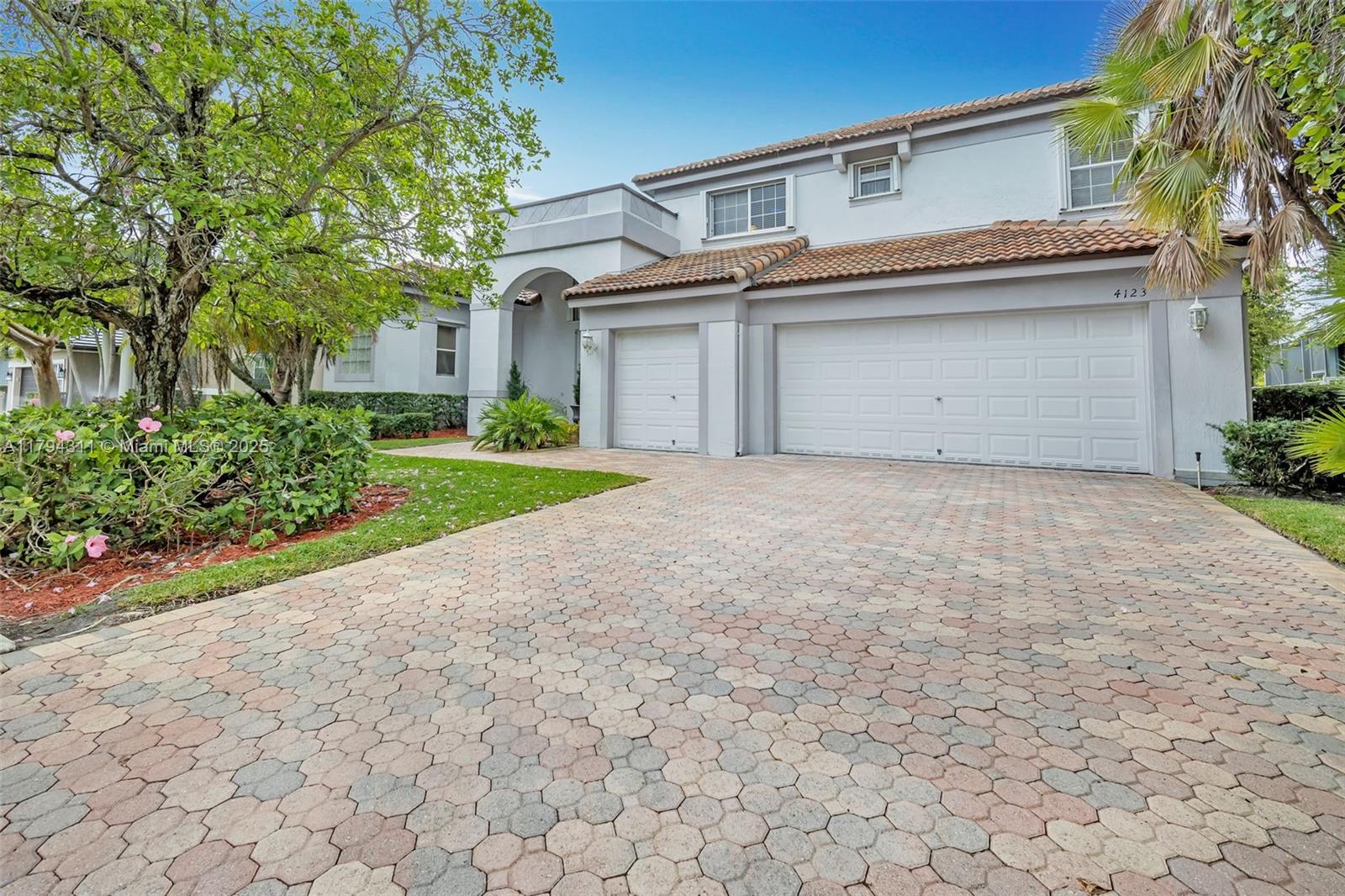 Davie, Florida, 33328, United States, 5 Bedrooms Bedrooms, ,4 BathroomsBathrooms,Residential,For Sale,1793011