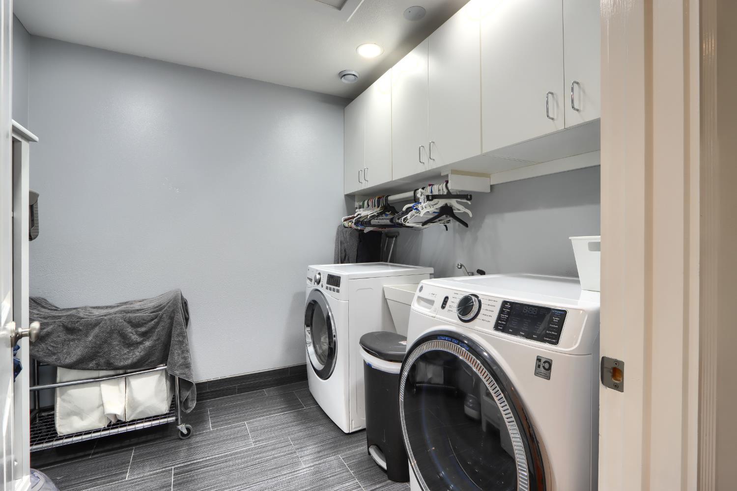 Ahwahnee, California, 93601, United States, 5 Bedrooms Bedrooms, ,4 BathroomsBathrooms,Residential,For Sale,1976799