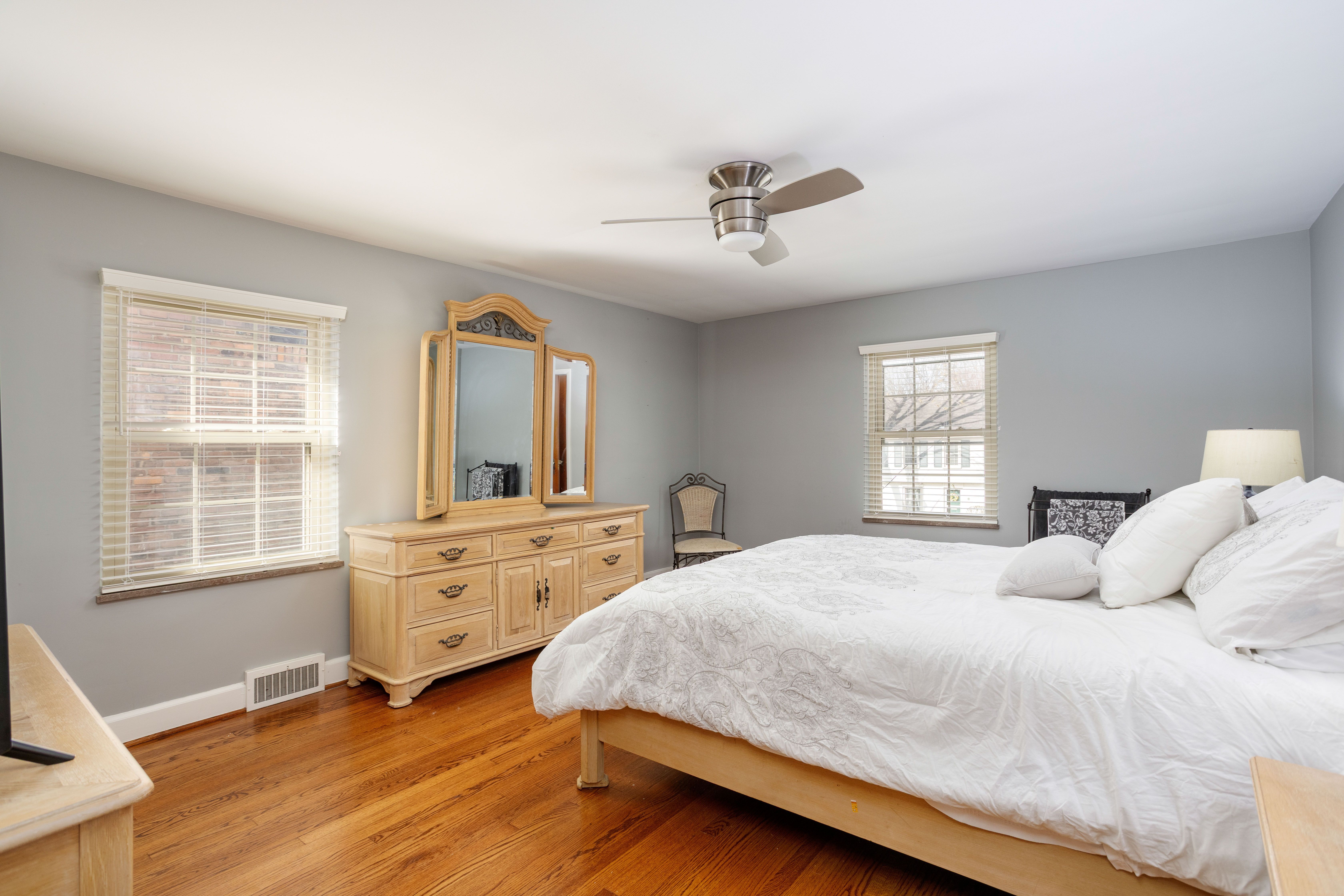 GrossePointeFarms, Michigan, 48236, United States, 3 Bedrooms Bedrooms, ,3 BathroomsBathrooms,Residential,For Sale,1806255