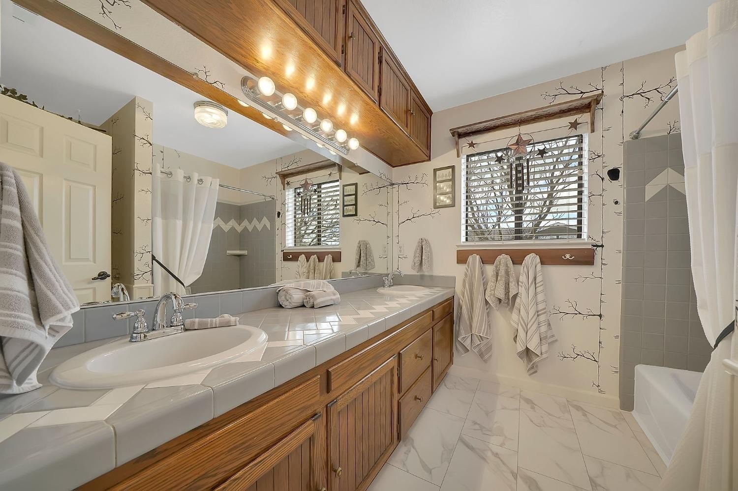 Valley Springs, California, 95252, United States, 5 Bedrooms Bedrooms, ,4 BathroomsBathrooms,Residential,For Sale,1724750